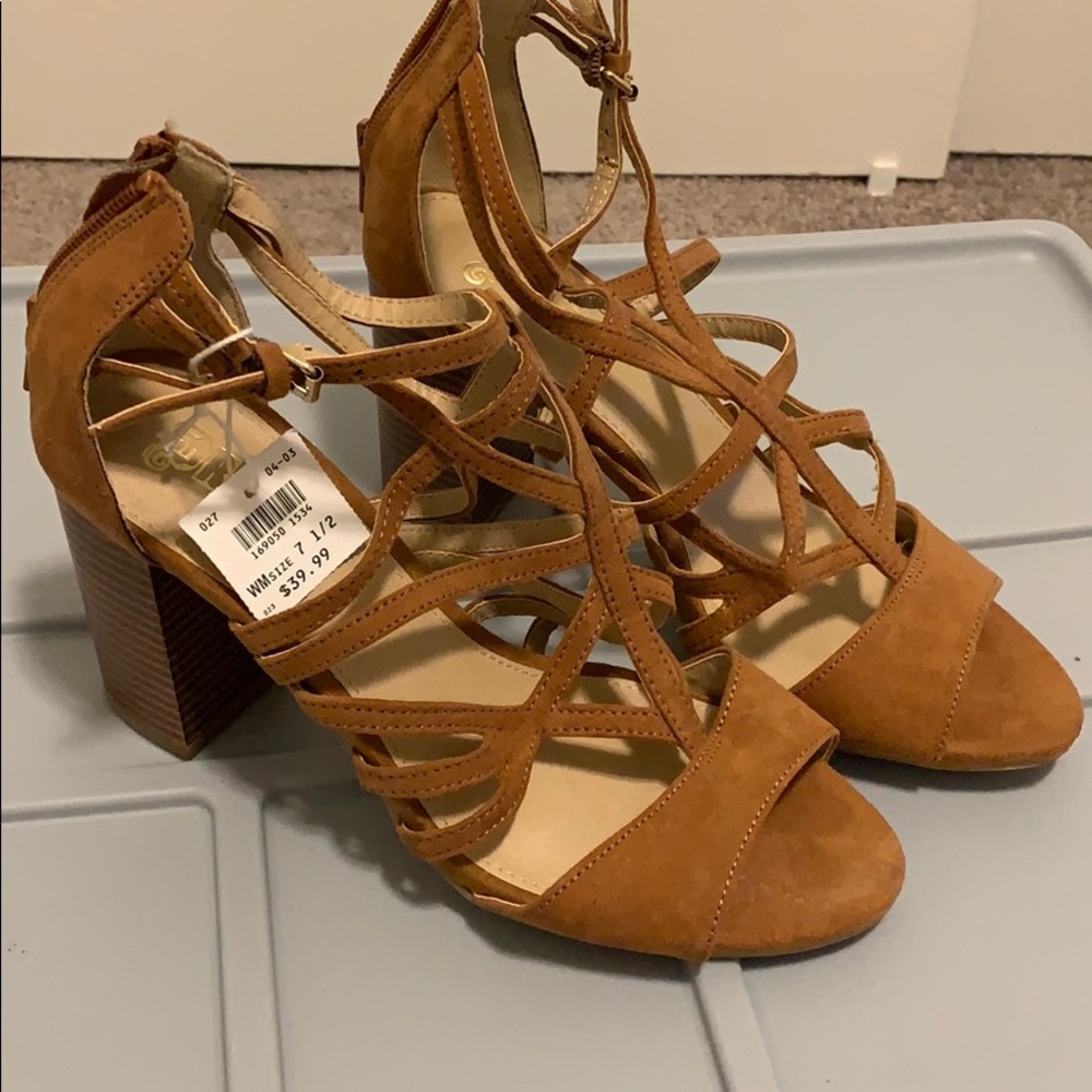 NWT cute heels!